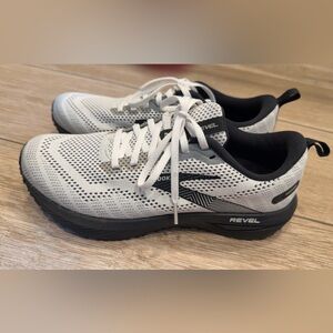 Brooks Revel Athletic Shoes - White and Black size 9
